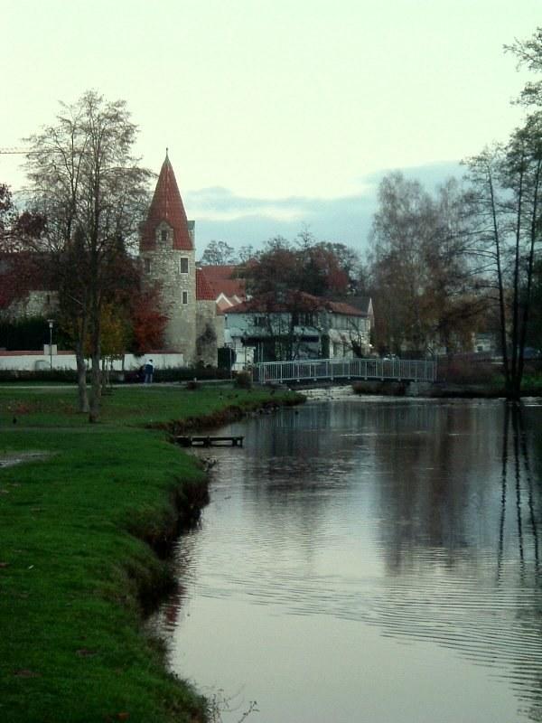 Panoramablick über Abensberg – Rathaus, Maschsee und Skyline
