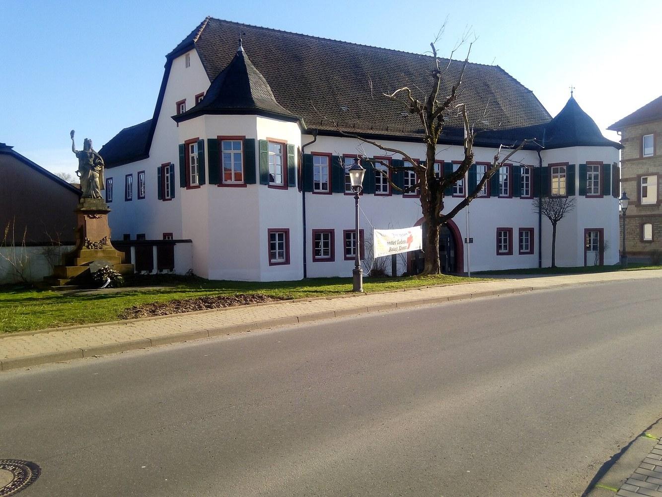 Panoramablick über Ahorn – Rathaus, Maschsee und Skyline
