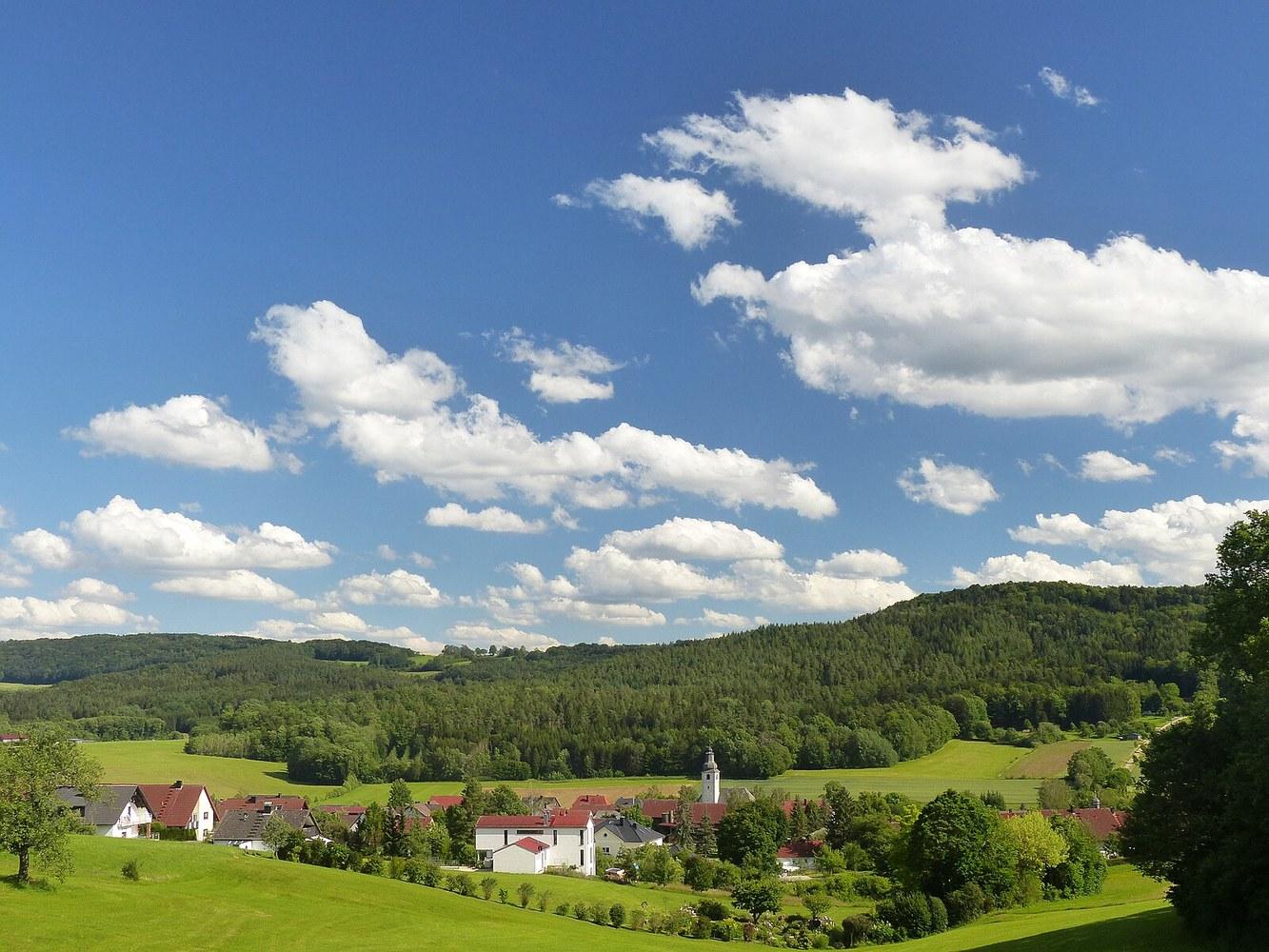 Panoramablick über Ahorntal – Rathaus, Maschsee und Skyline