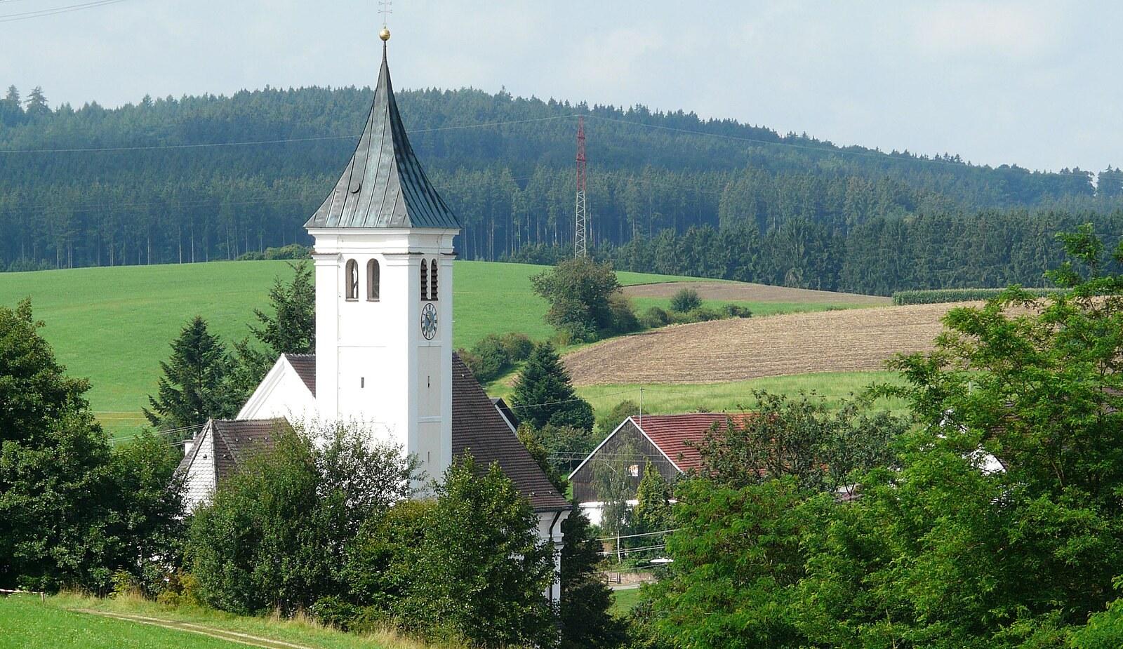 Panoramablick über Aichen – Rathaus, Maschsee und Skyline