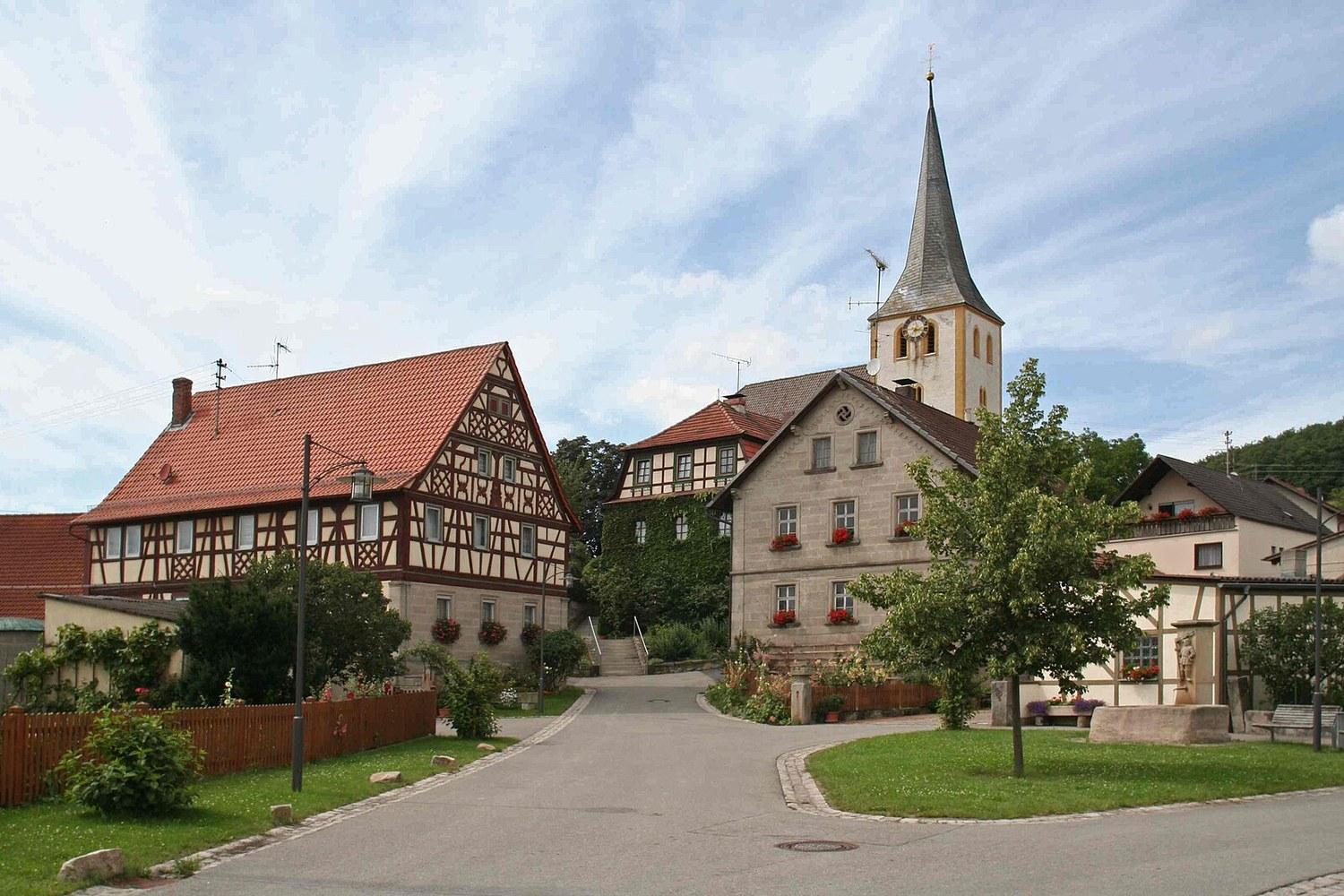 Panoramablick über Aidhausen – Rathaus, Maschsee und Skyline