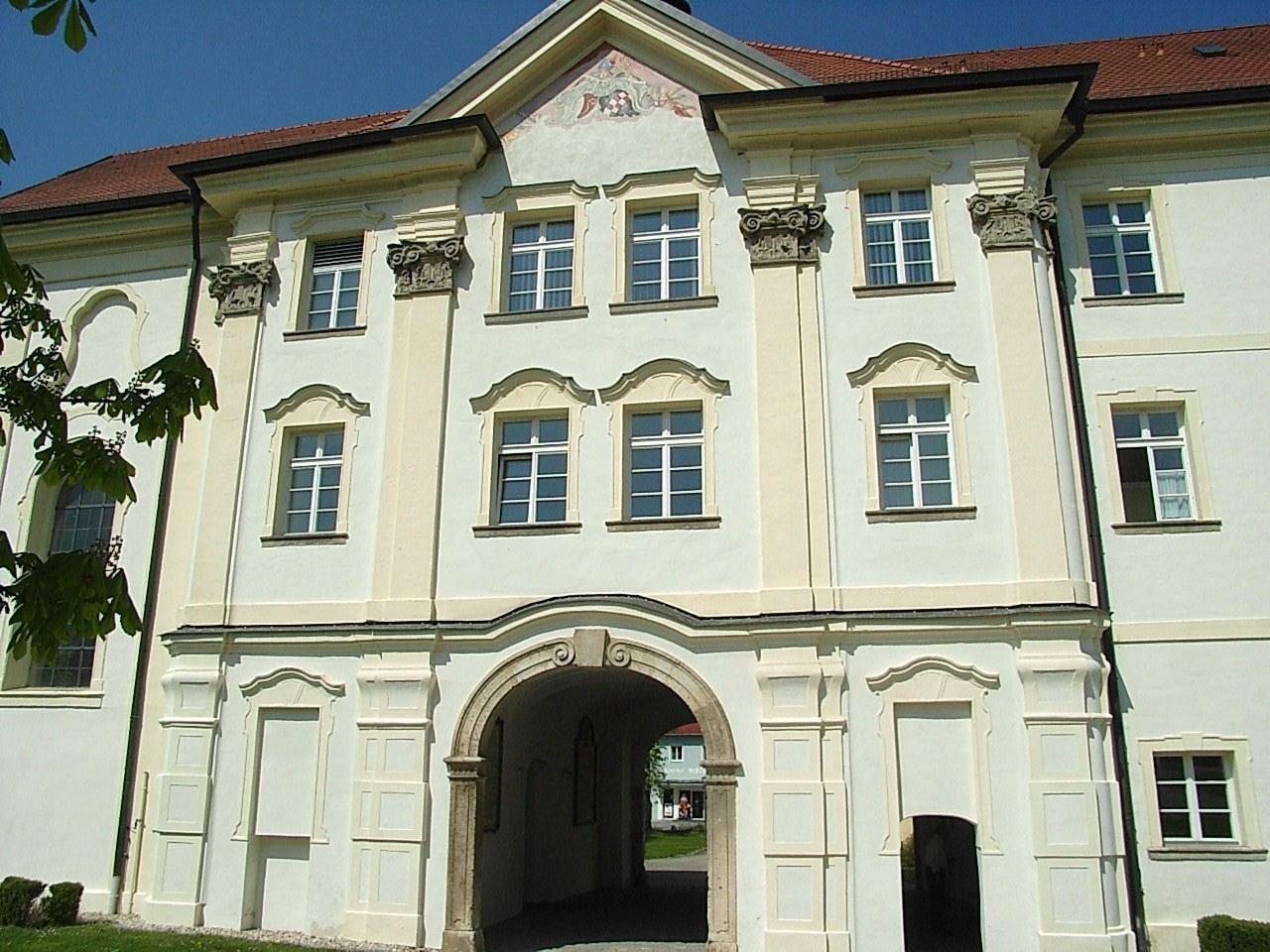 Panoramablick über Aldersbach – Rathaus, Maschsee und Skyline