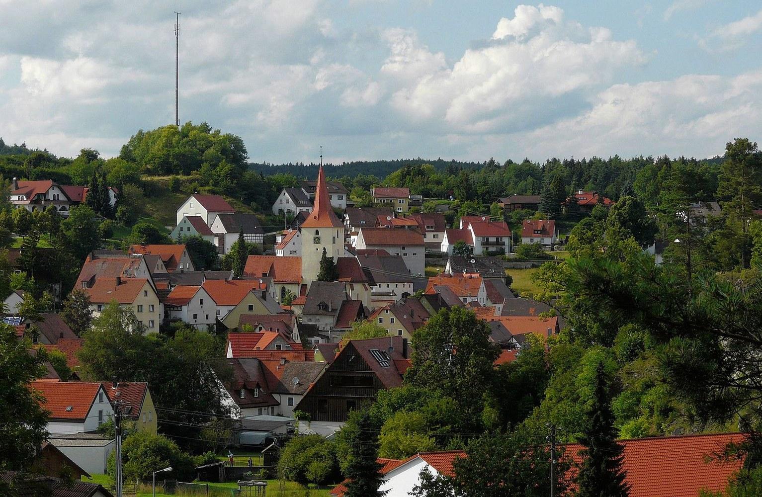 Panoramablick über Alfeld – Rathaus, Maschsee und Skyline