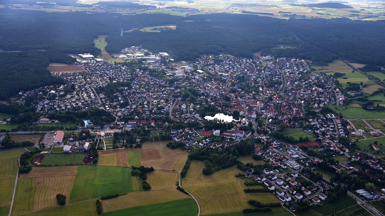 Panoramablick über Allersberg – Rathaus und Umgebung