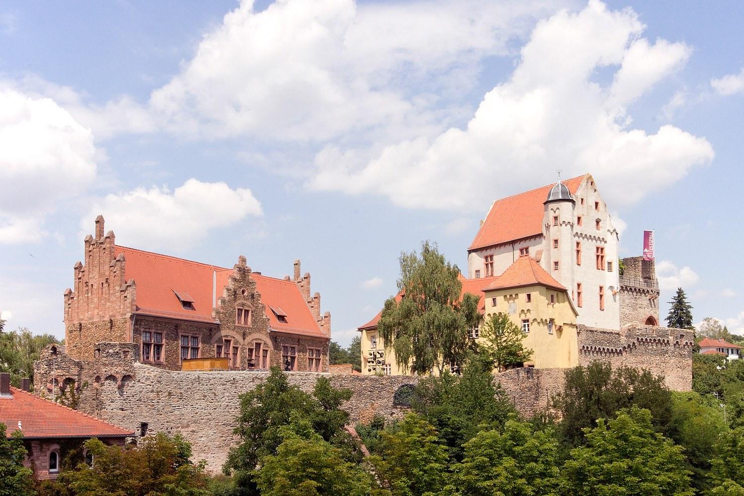 Panoramablick über Alzenau – Rathaus, Maschsee und Skyline