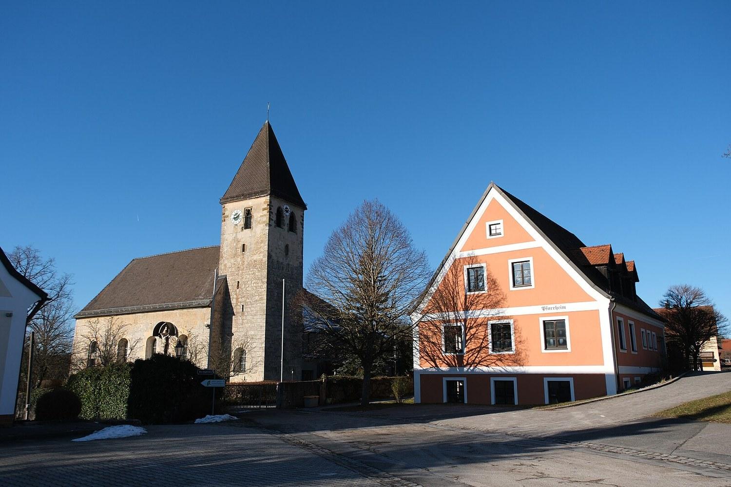 Panoramablick über Ammerthal – Rathaus, Maschsee und Skyline