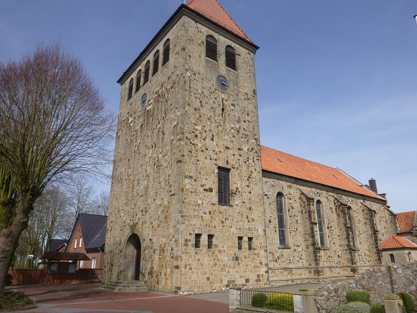 Panoramablick über Andervenne – Rathaus, Maschsee und Skyline