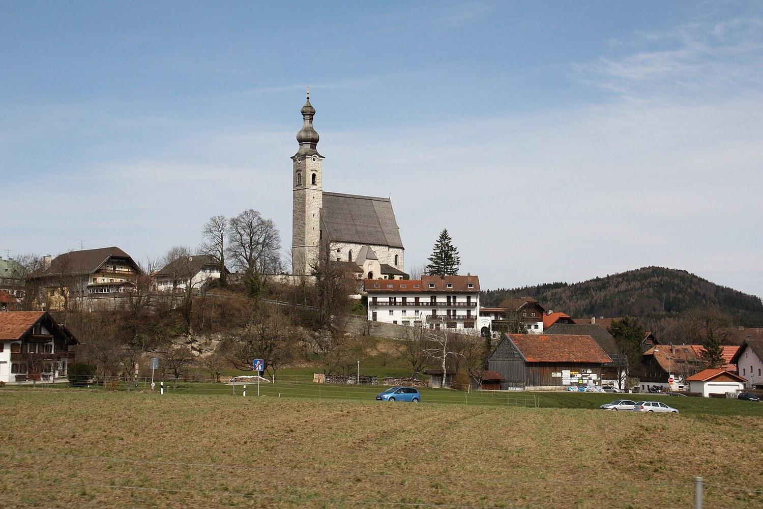 Panoramablick über Anger – Rathaus, Maschsee und Skyline