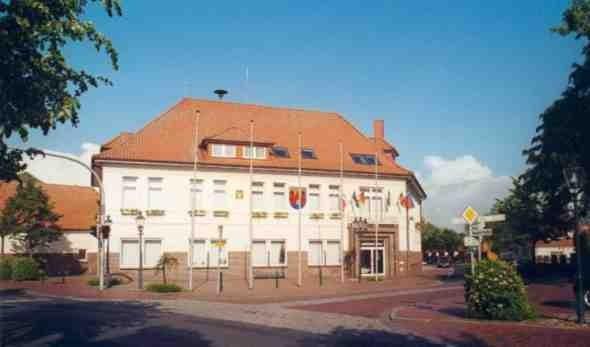 Panoramablick über Apen – Rathaus und Umgebung