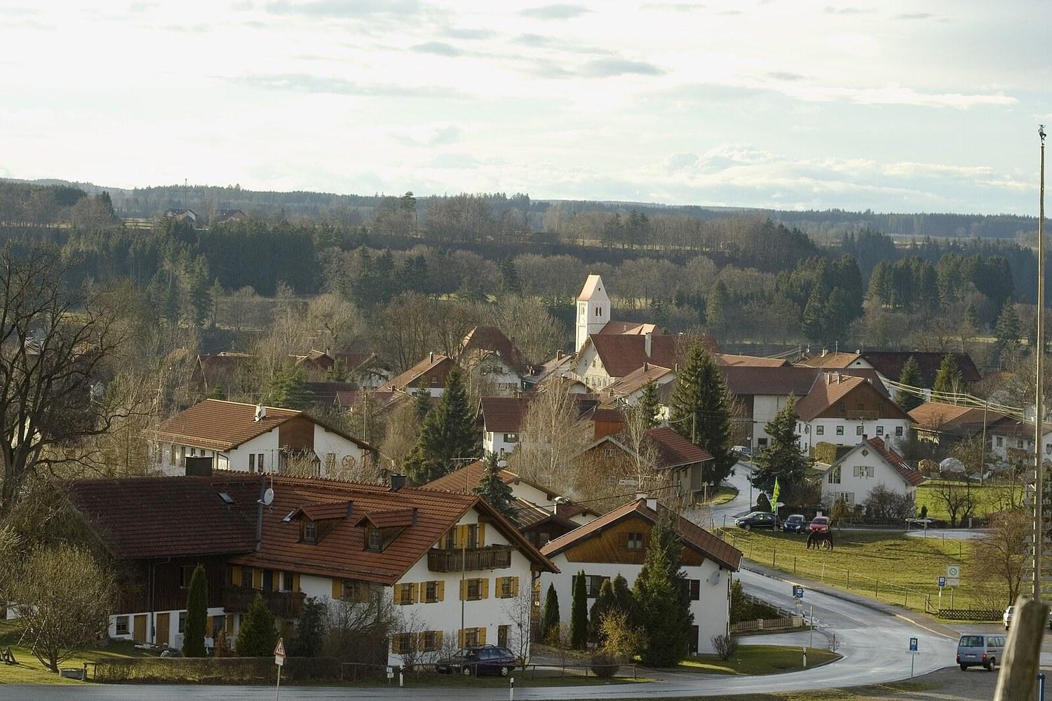 Panoramablick über Apfeldorf – Rathaus, Maschsee und Skyline