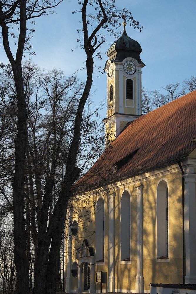 Panoramablick über Aresing – Rathaus, Maschsee und Skyline