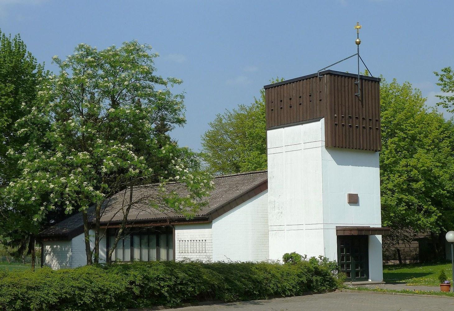 Panoramablick über Arholzen – Rathaus und umliegende Natur
