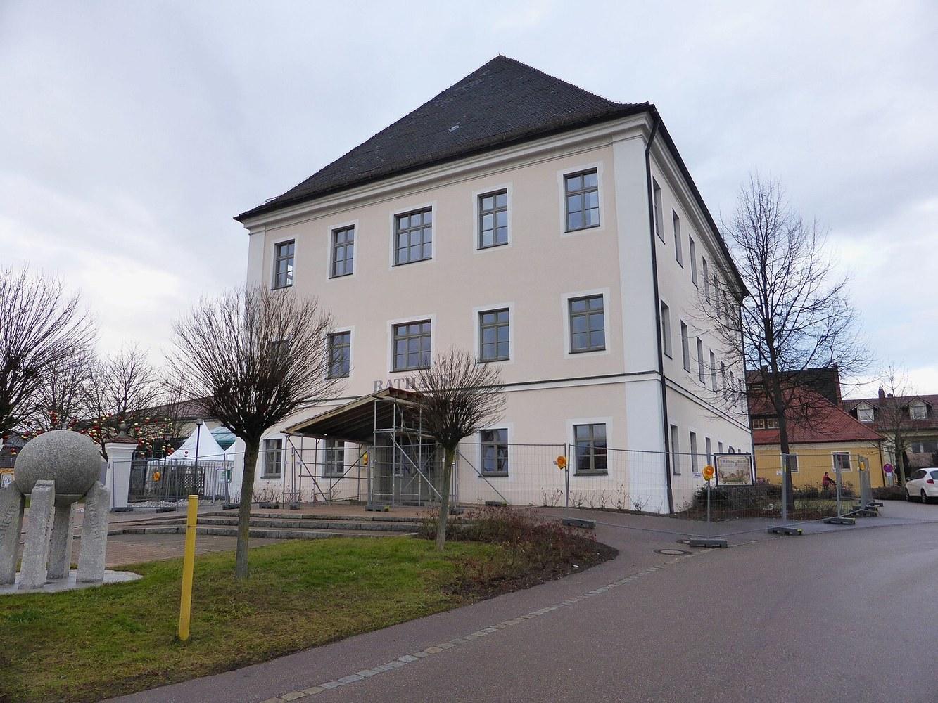 Panoramablick über Barbing – Rathaus, Maschsee und Skyline
