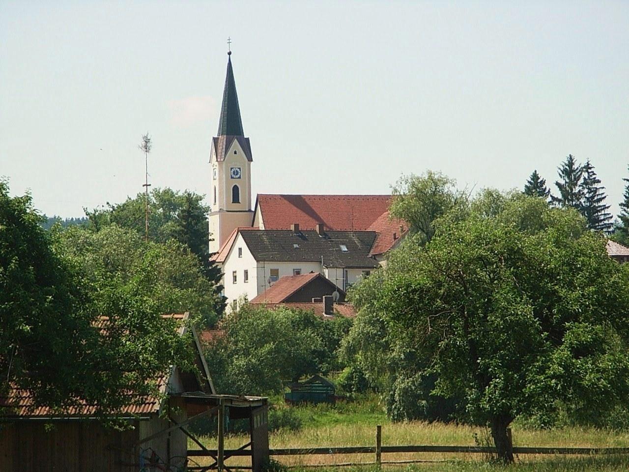 Panoramablick über Bayerbach – Rathaus, Maschsee und Skyline