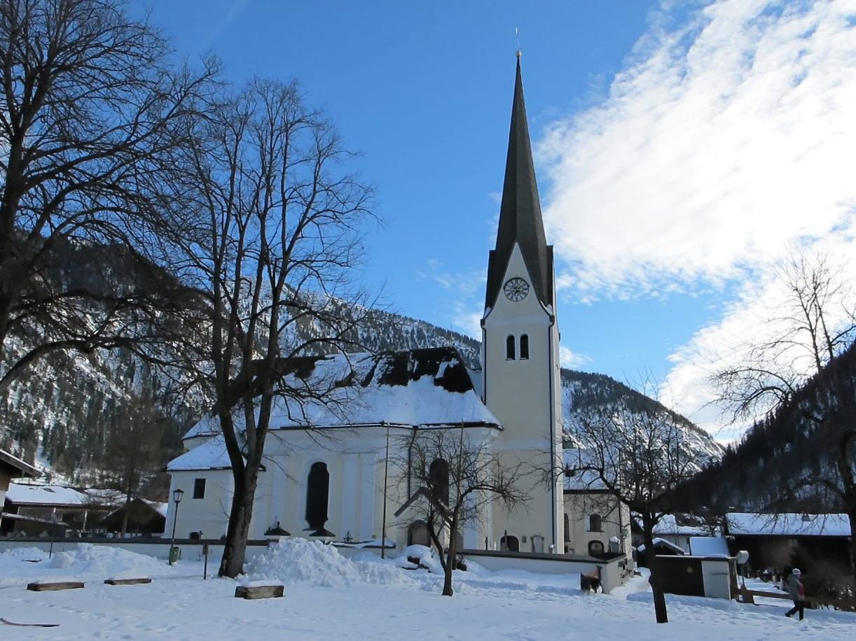 Panoramablick über Bayrischzell – Rathaus, Maschsee und Skyline