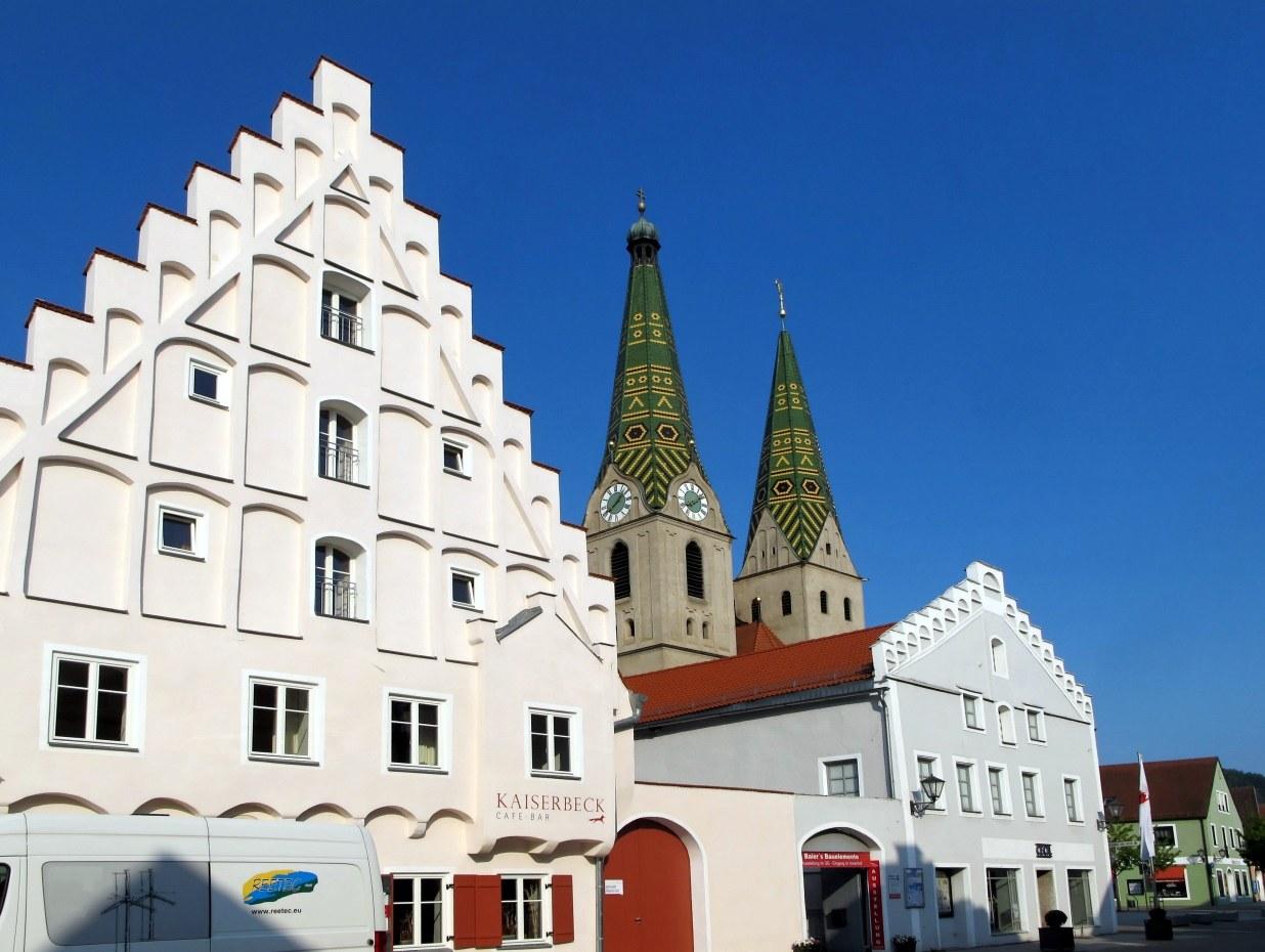 Panoramablick über Beilngries – Rathaus, Maschsee und Skyline