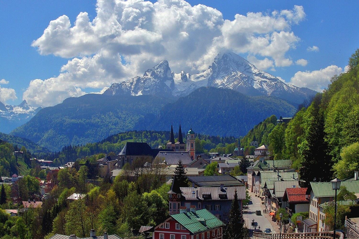 Panoramablick über Berchtesgaden – Rathaus, Maschsee und Skyline