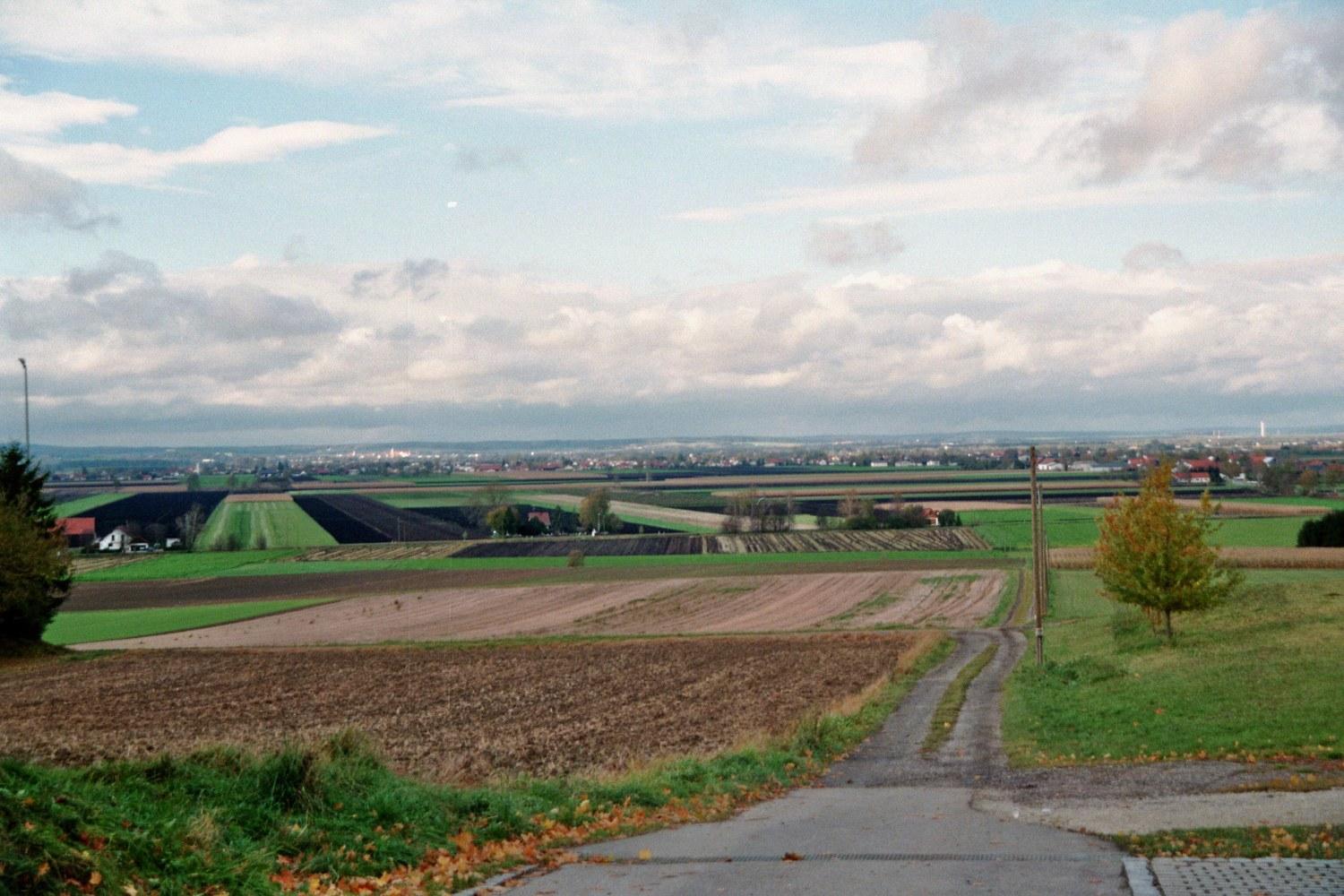 Panoramablick über Berg im Gau – Rathaus, Maschsee und Skyline