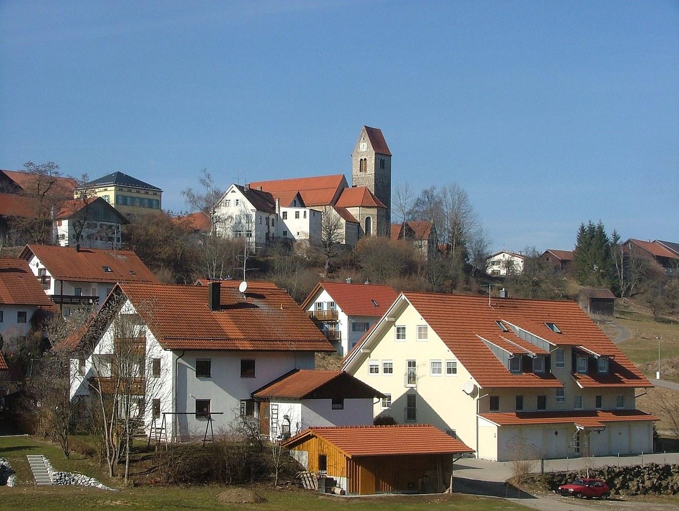 Panoramablick über Böhen – Rathaus, Maschsee und Skyline