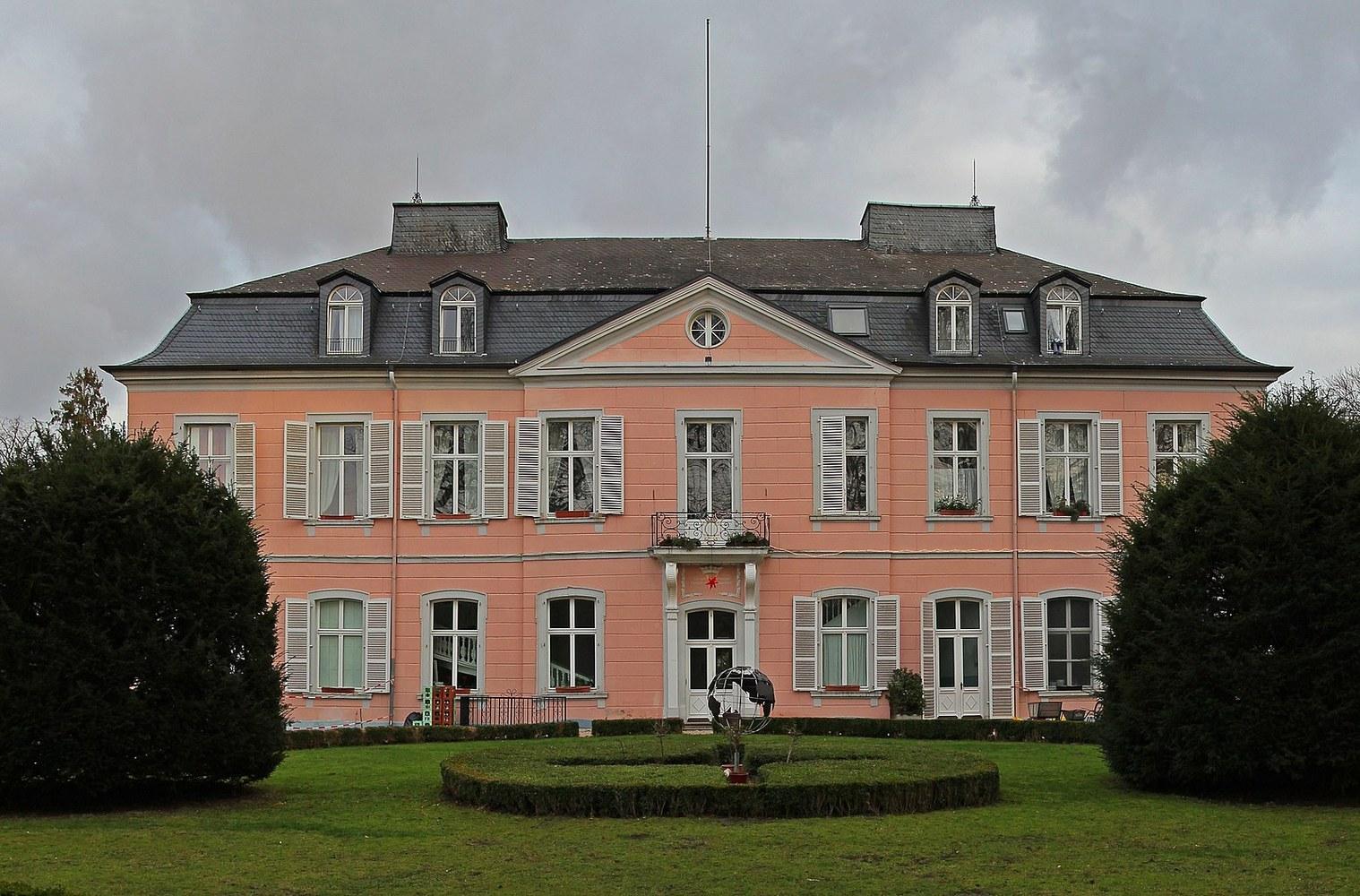Panoramablick über Bornheim – Rathaus, Maschsee und Skyline
