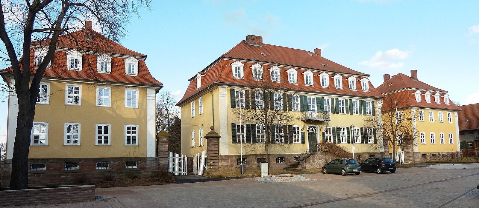 Panoramablick über Bovenden – Rathaus, Maschsee und Skyline