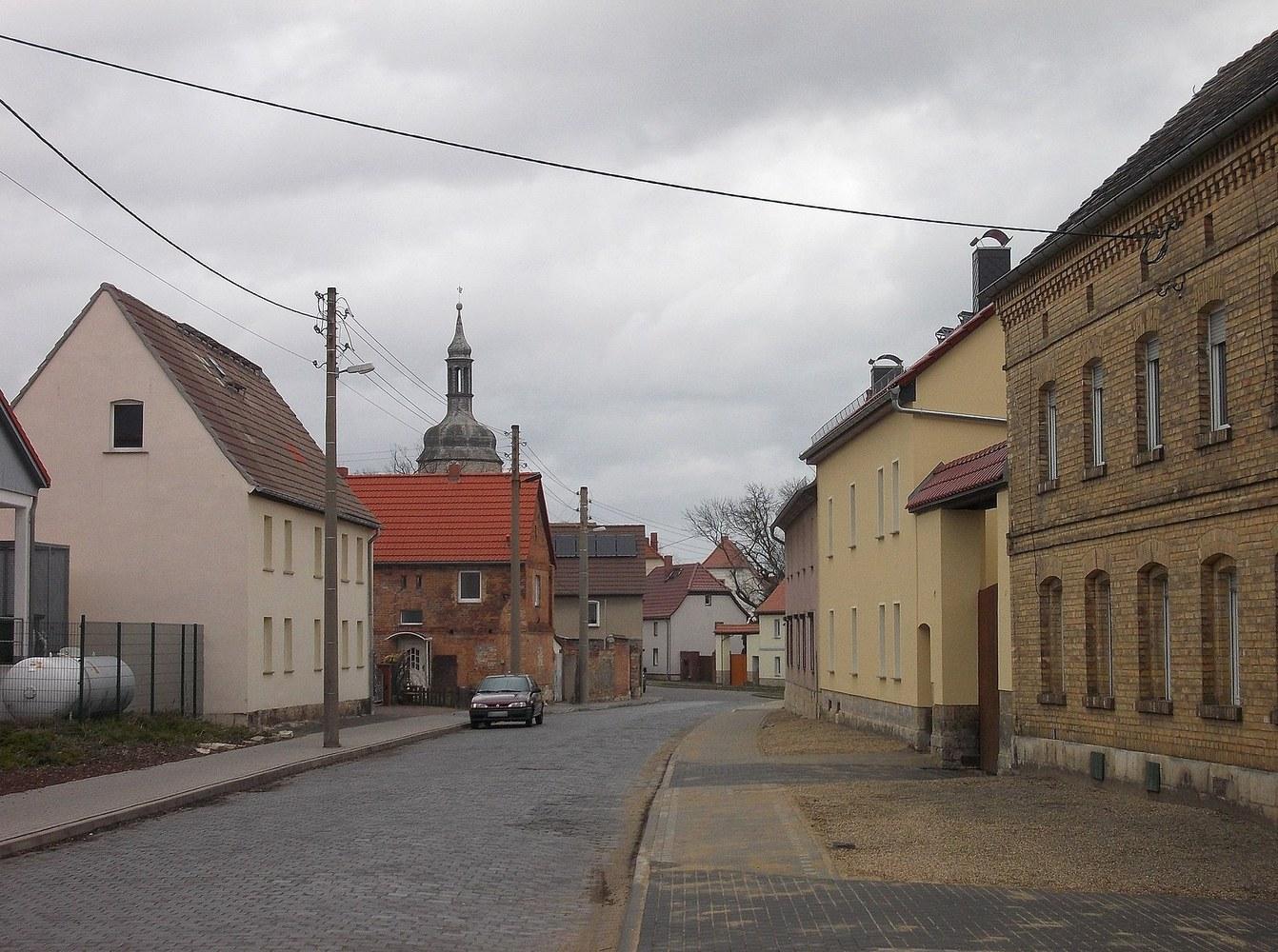 Panoramablick über Braunsbedra – Rathaus, Maschsee und Skyline
