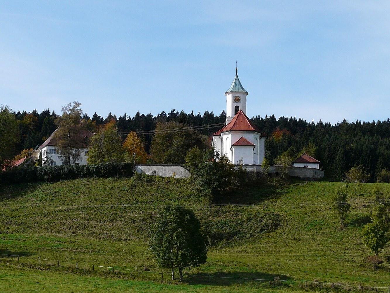Panoramablick über Burggen – Rathaus, Maschsee und Skyline