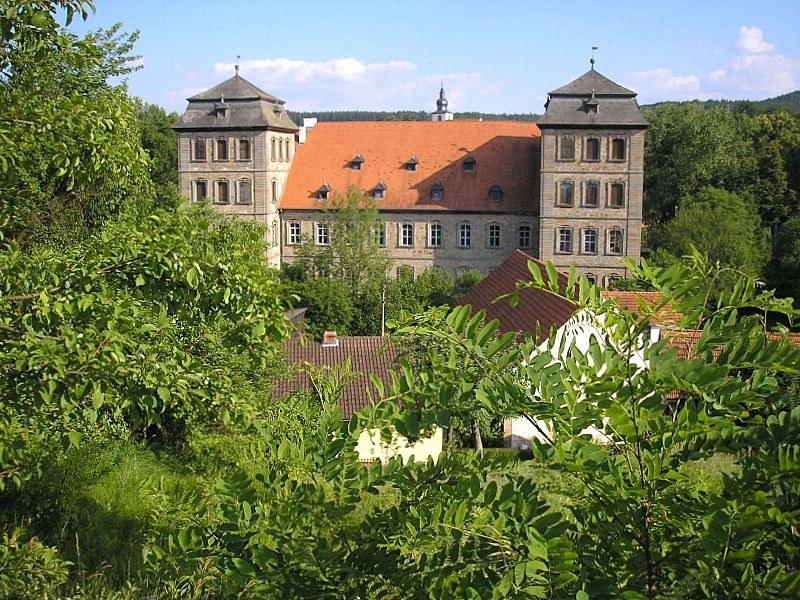Panoramablick über Burgpreppach – Rathaus, Maschsee und Skyline