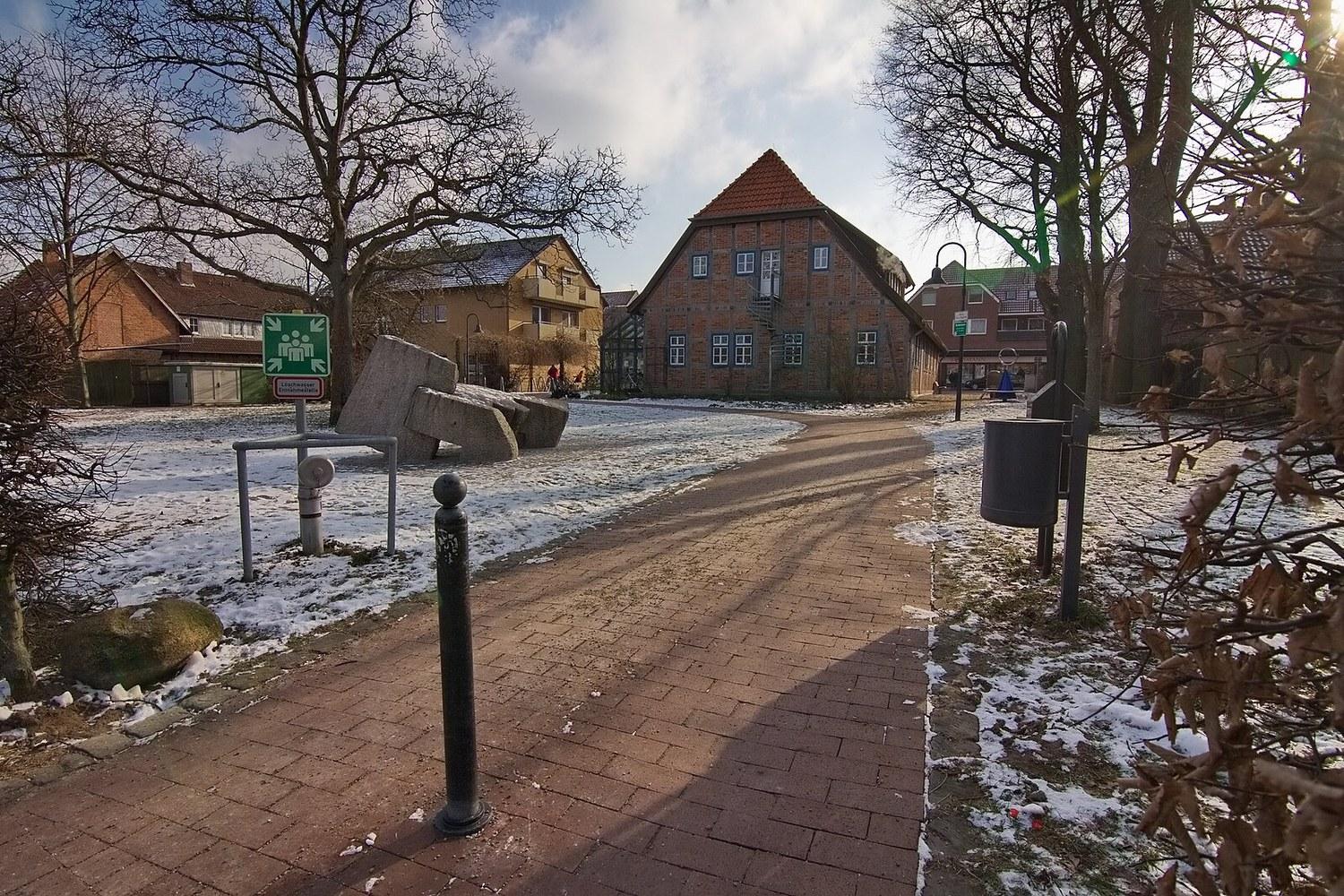 Panoramablick über Burgwedel – Rathaus und Stadtlandschaft