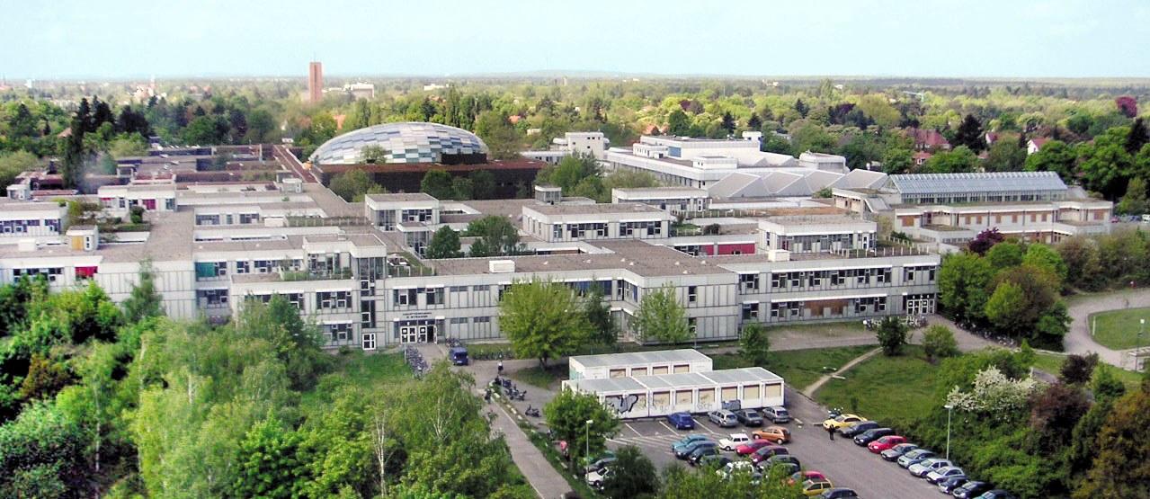 Panoramablick über Dahlem – Rathaus, Maschsee und Skyline