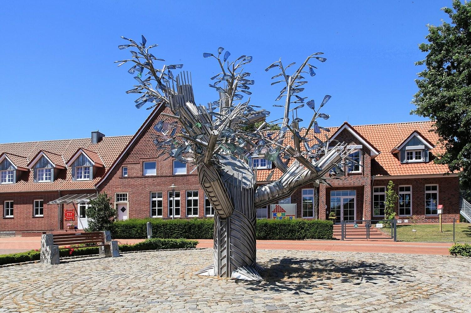 Panoramablick über Dersum – Rathaus, Maschsee und Skyline