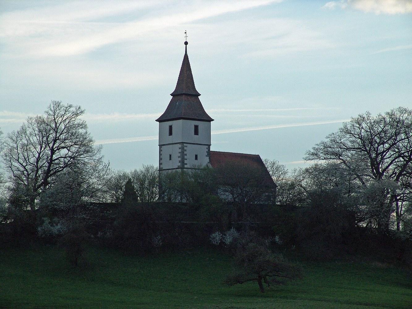 Panoramablick über Dombühl – Rathaus, Maschsee und Skyline