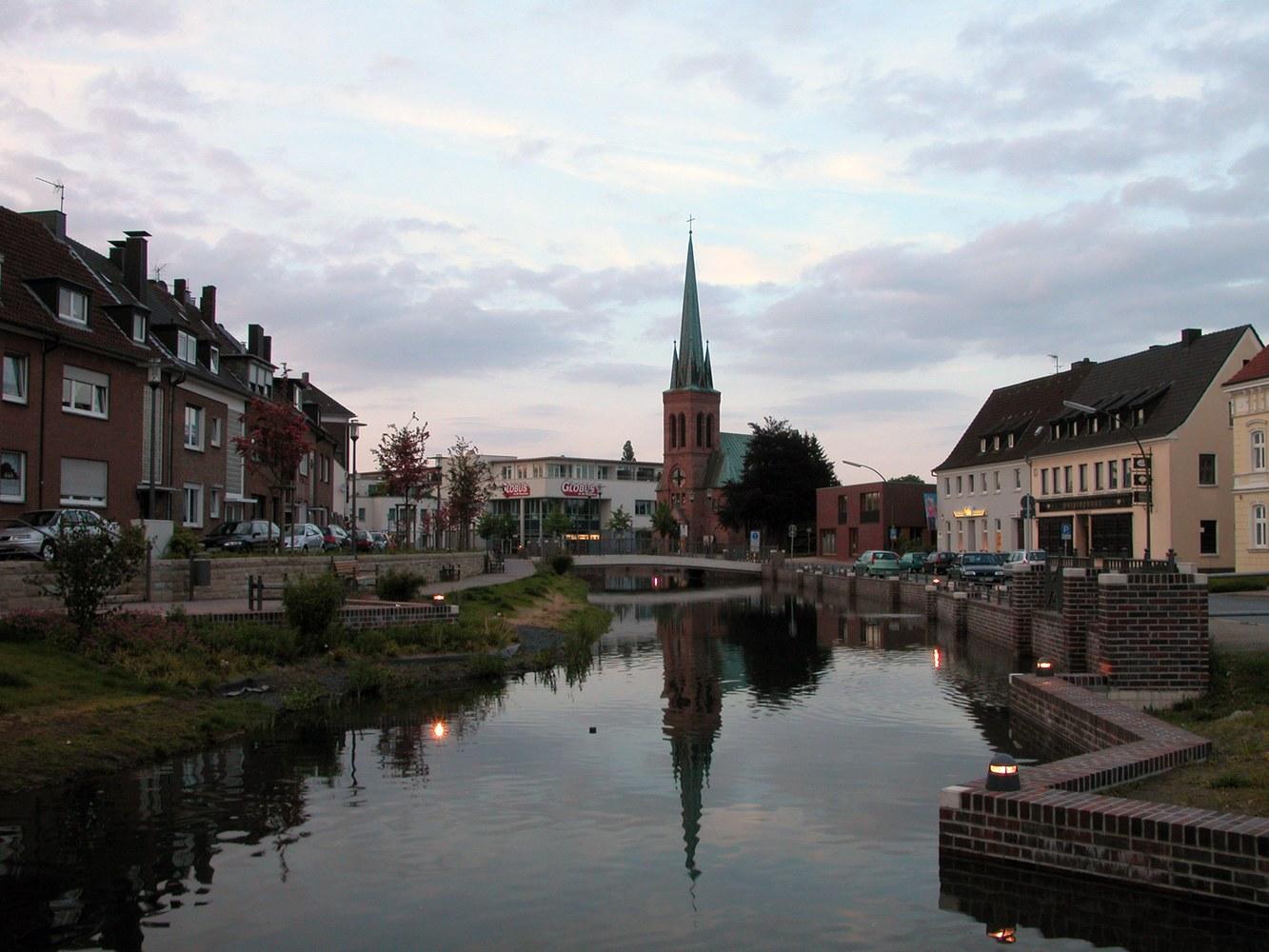 Panoramablick über Dorsten – Rathaus, Maschsee und Skyline