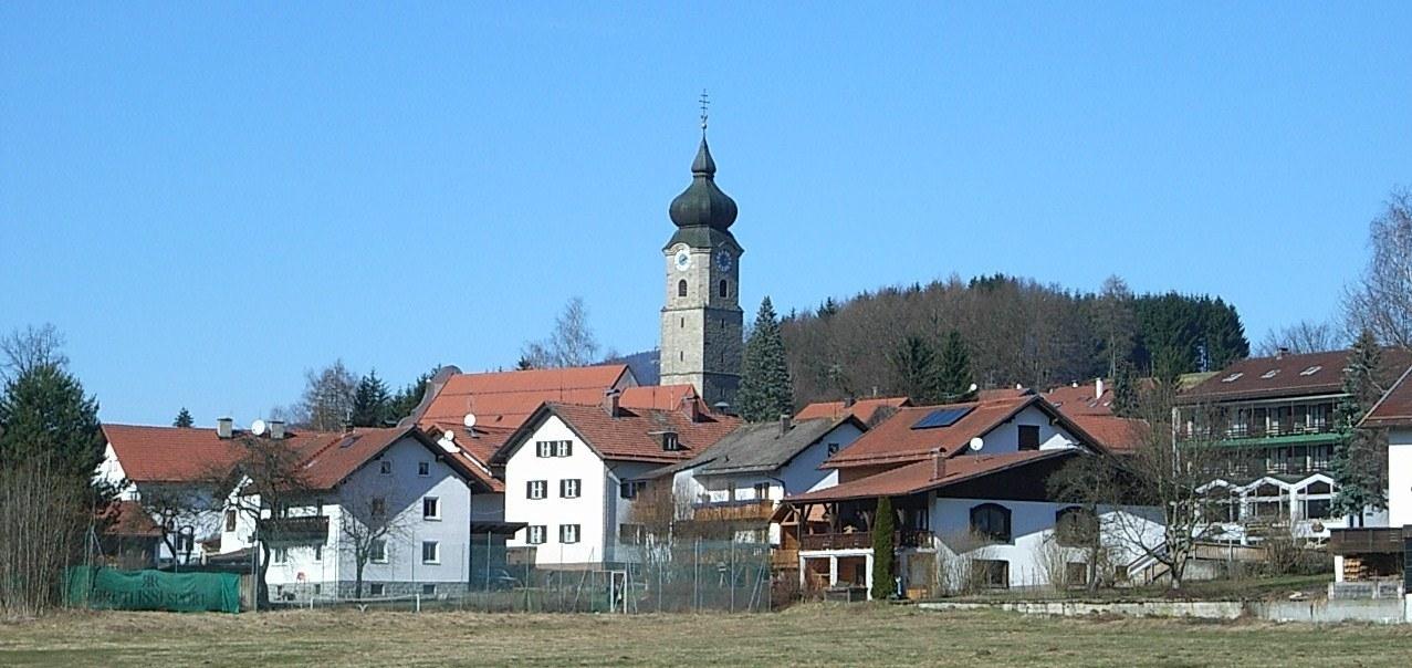Panoramablick über Drachselsried – Rathaus, Maschsee und Skyline