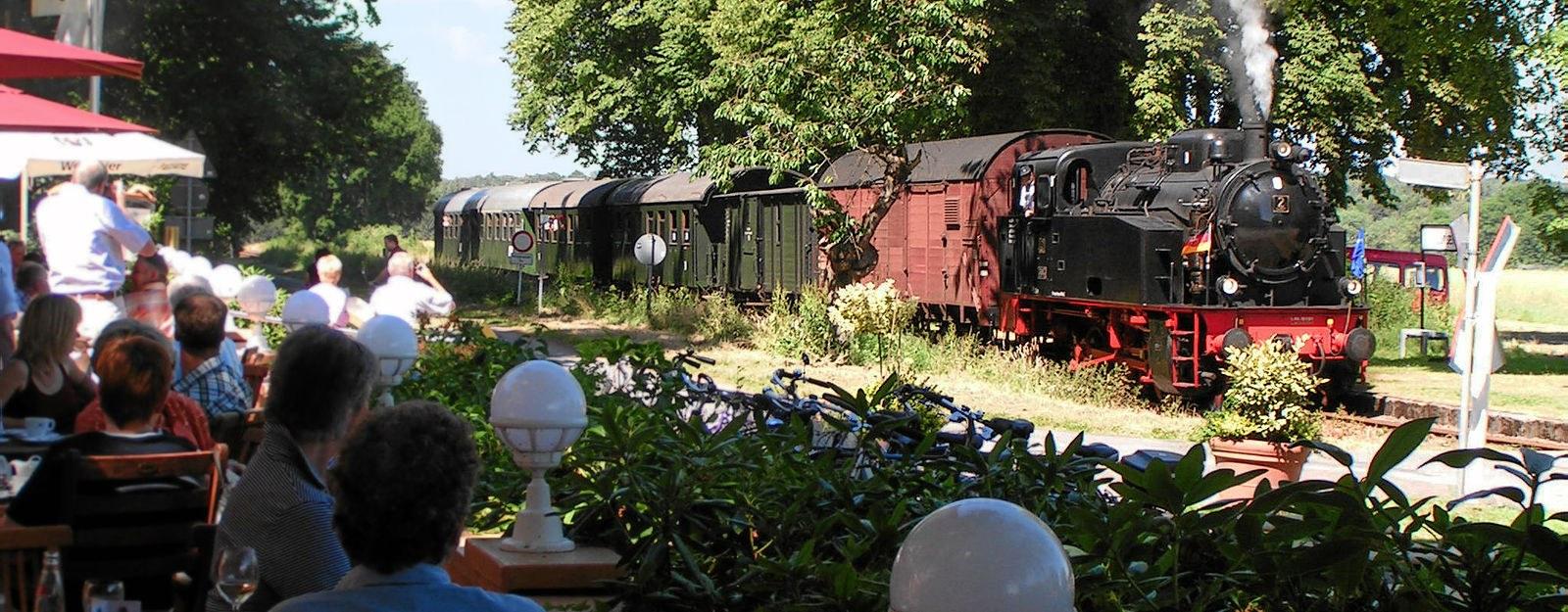 Panoramablick über Dünsen – Rathaus, Maschsee und Skyline