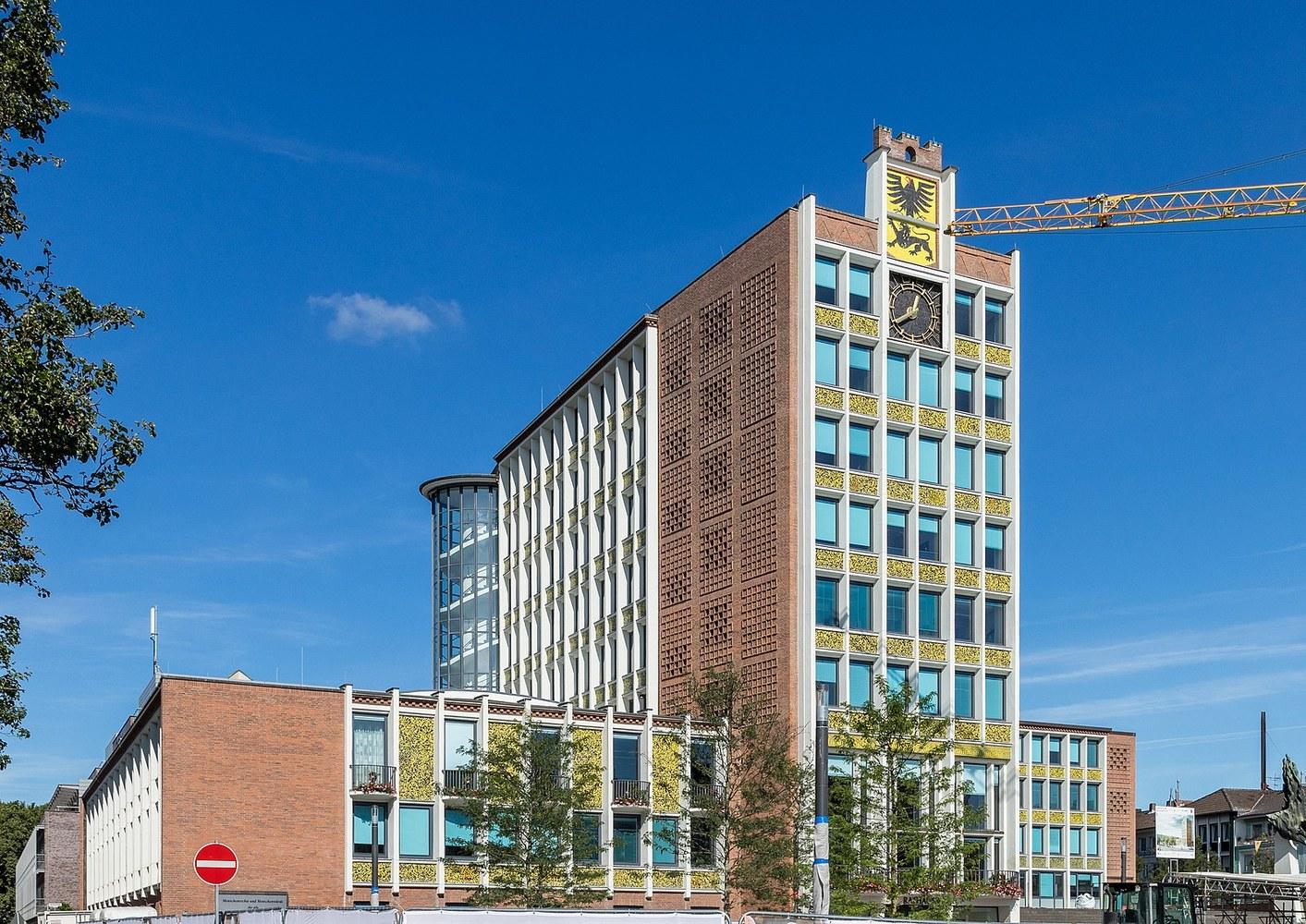 Panoramablick über Düren – Rathaus, Maschsee und Skyline
