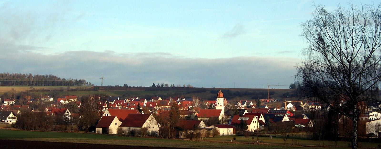 Panoramablick über Ederheim – Rathaus, Maschsee und Skyline