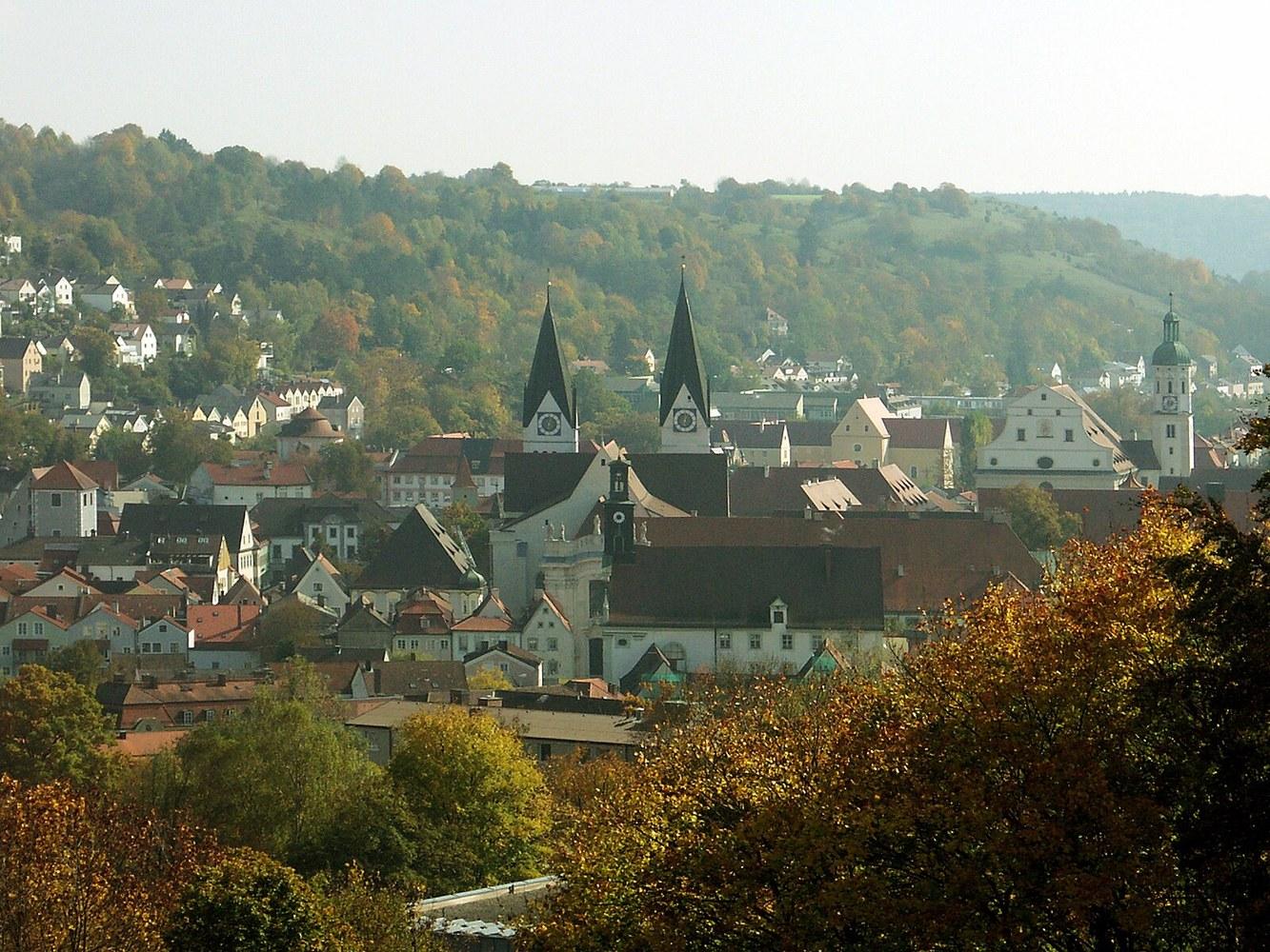 Panoramablick über Eichstätt – Rathaus, Maschsee und Skyline