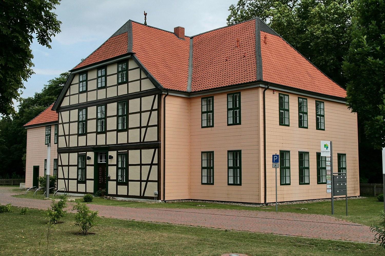 Panoramablick über Eicklingen – Rathaus und Umgebung