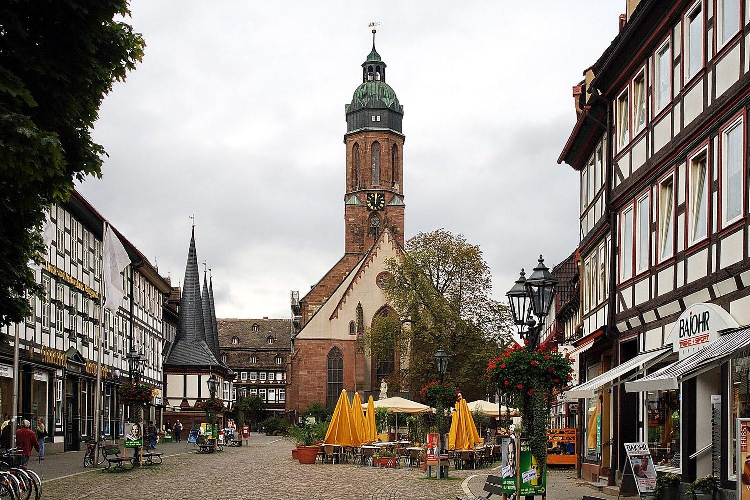 Panoramablick über Einbeck – Rathaus und historische Altstadt