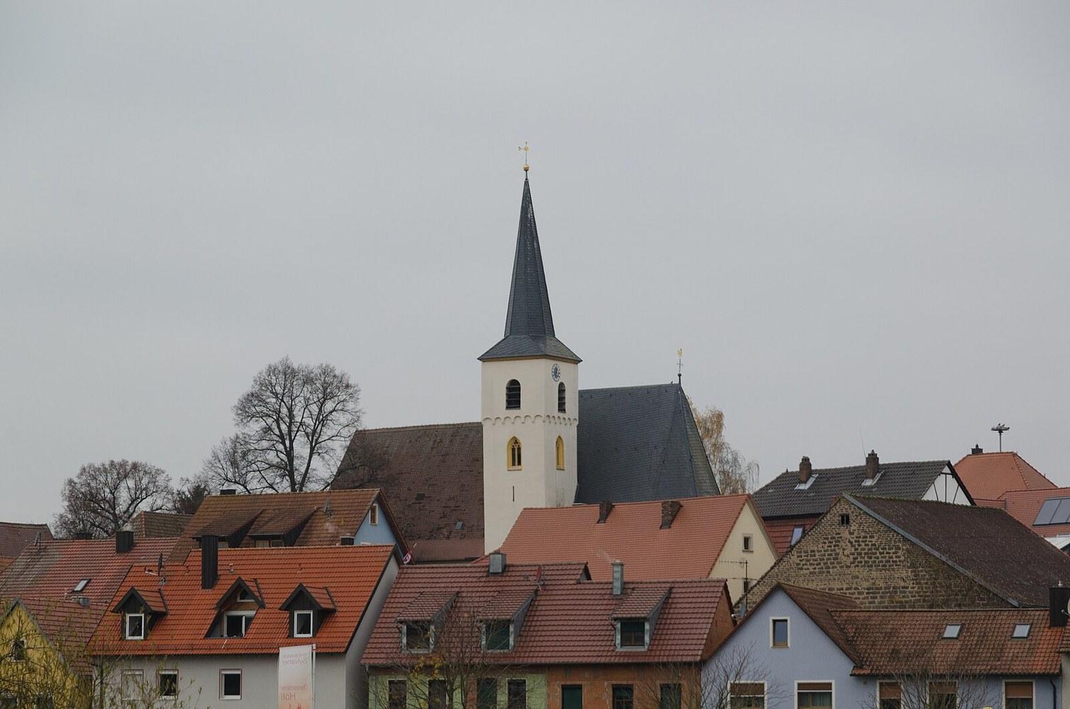 Panoramablick über Eisenheim – Rathaus, Maschsee und Skyline