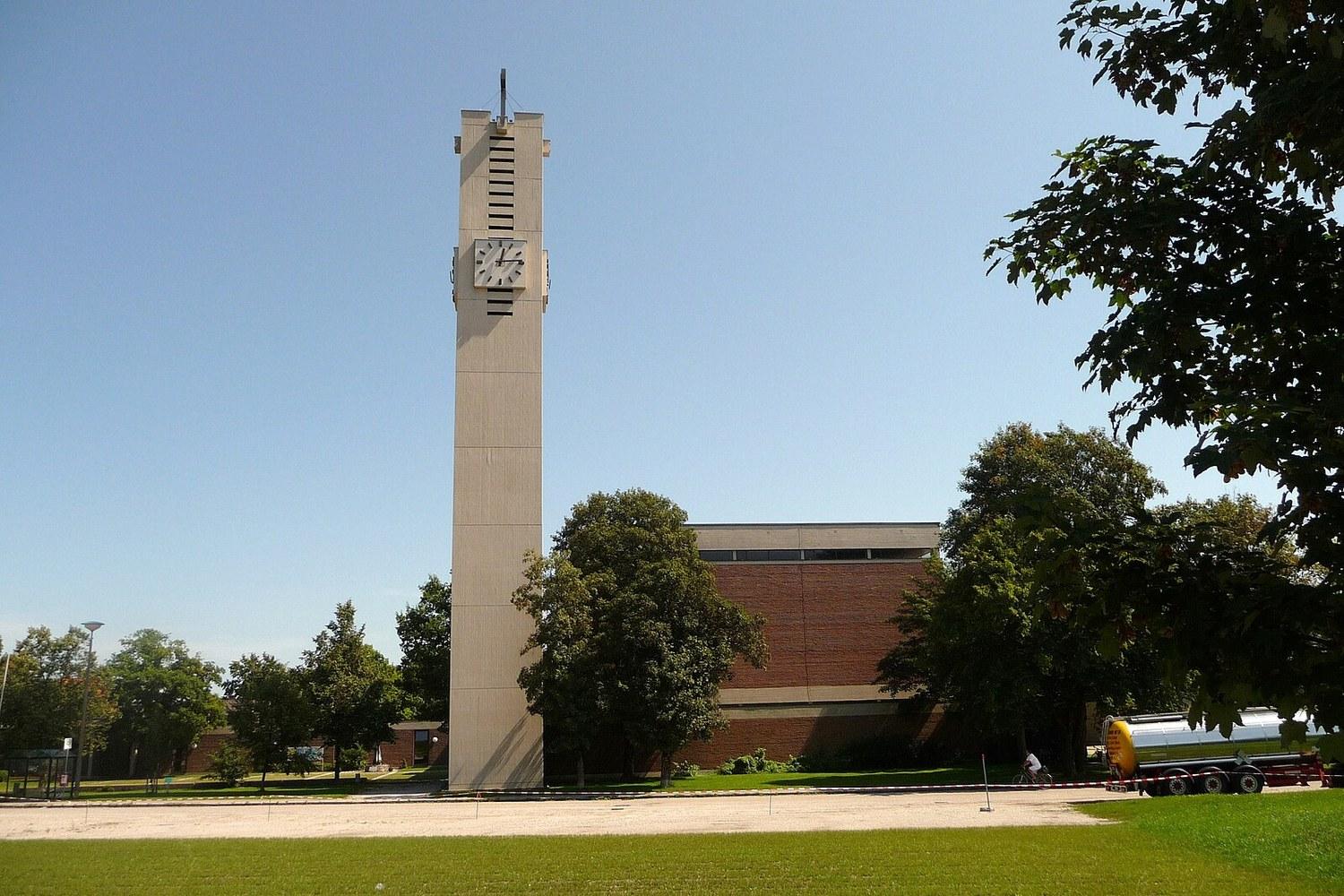 Panoramablick über Emmerting – Rathaus, Maschsee und Skyline