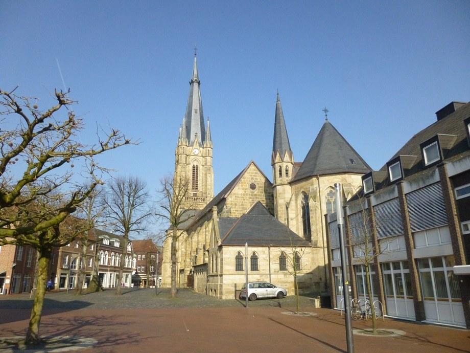 Panoramablick über Emsdetten – Rathaus, Maschsee und Skyline