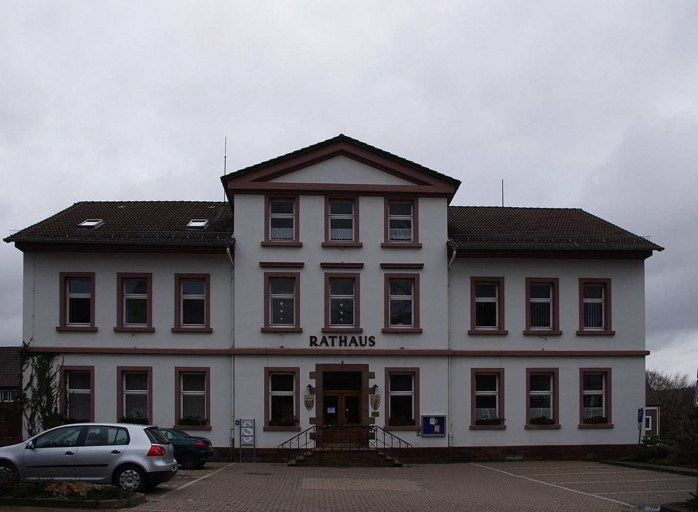 Panoramablick über Eschershausen – Rathaus und Landschaft