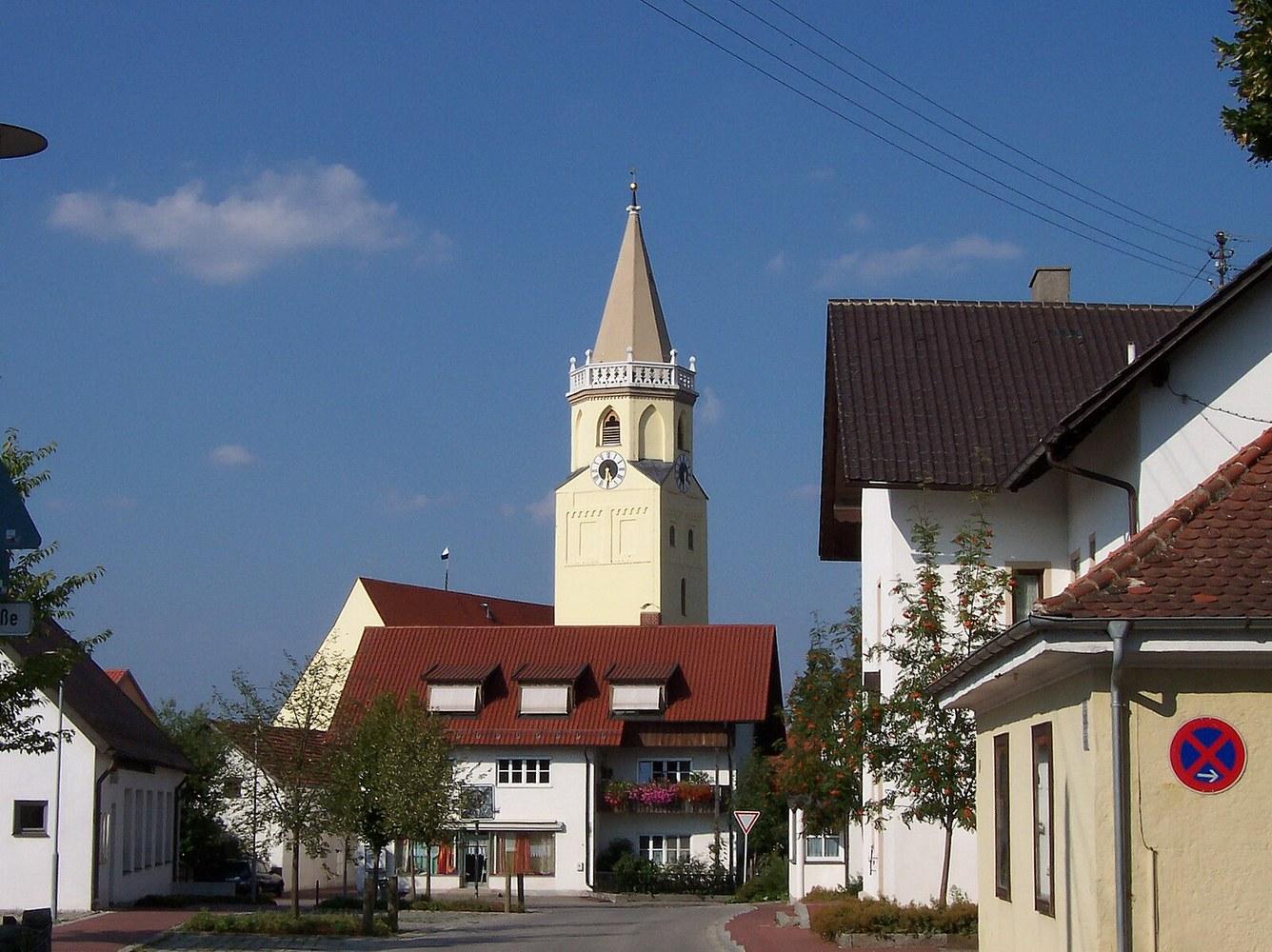 Panoramablick über Essenbach – Rathaus, Maschsee und Skyline