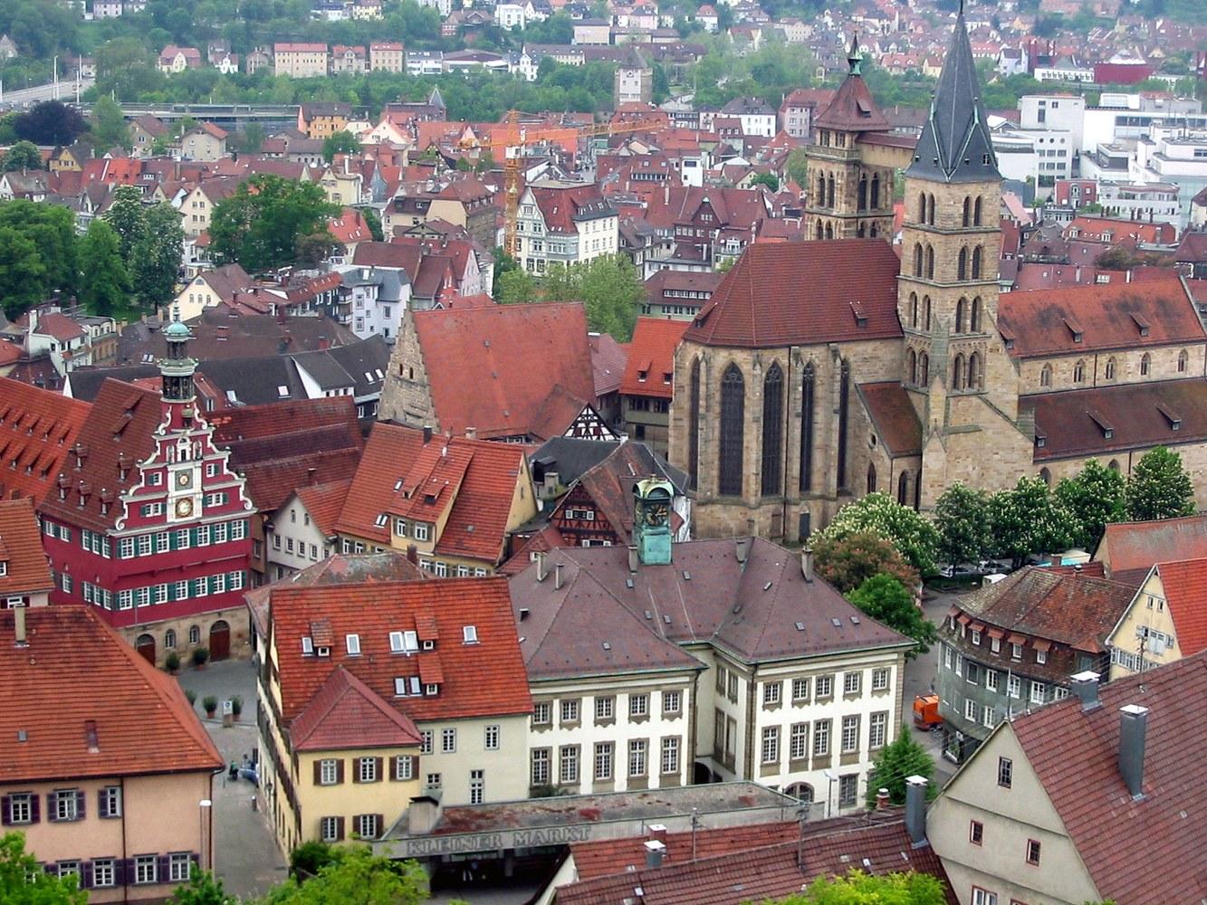 Panoramablick über Esslingen am Neckar – Rathaus und historische Altstadt