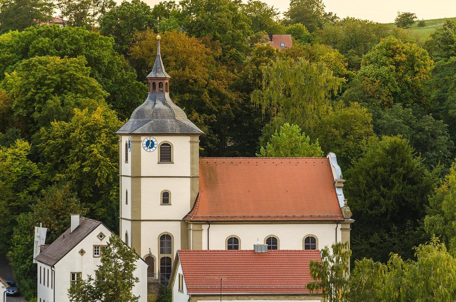 Panoramablick über Euerbach – Rathaus, Maschsee und Skyline