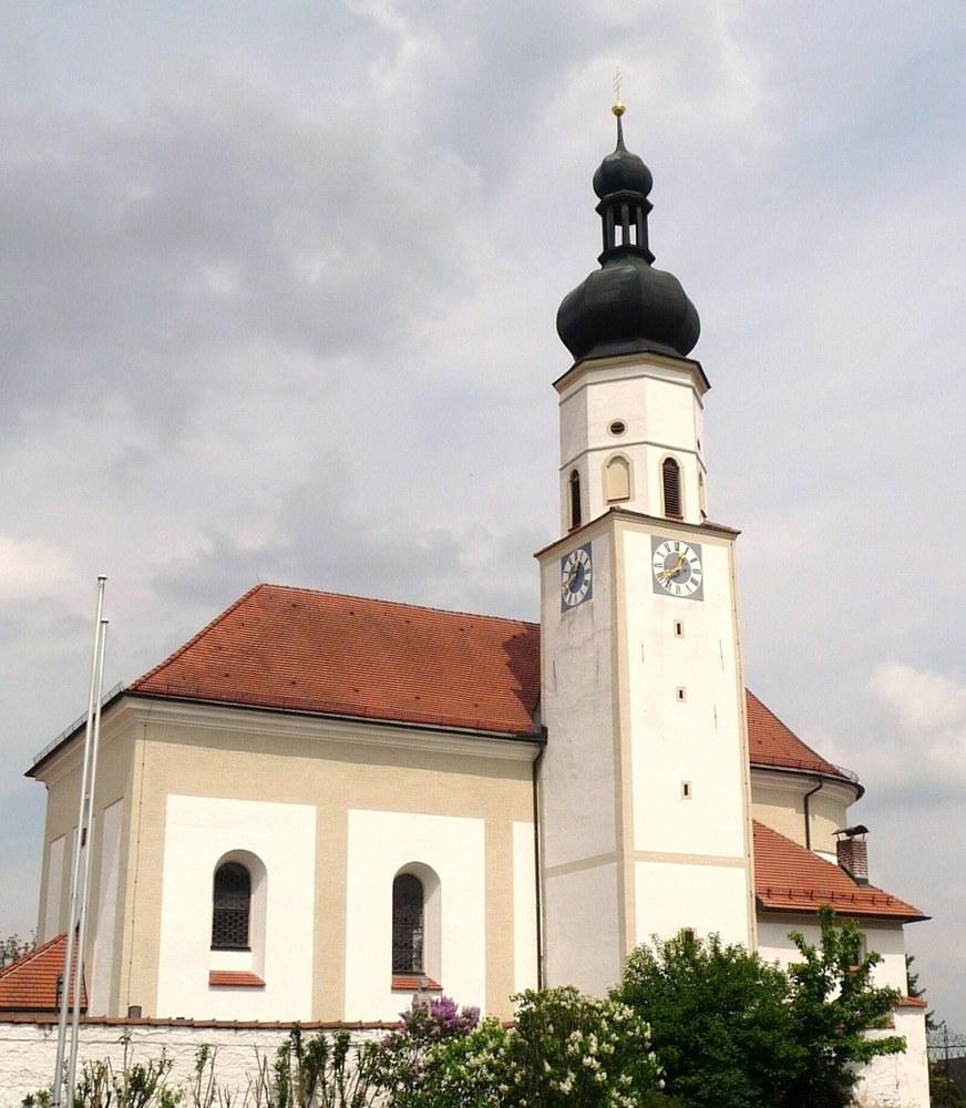Panoramablick über Feldkirchen – Rathaus, Maschsee und Skyline