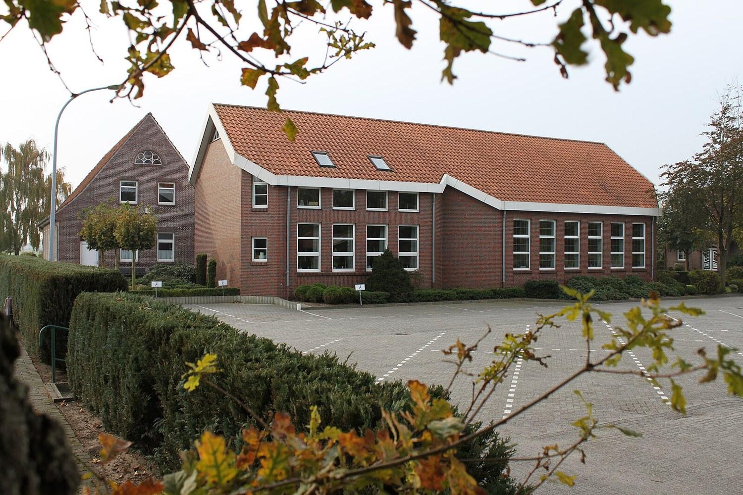 Panoramablick über Firrel – Rathaus, Maschsee und Skyline