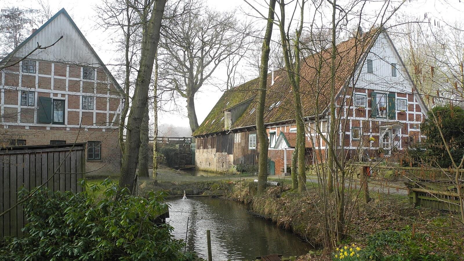 Panoramablick über Fredenbeck – Rathaus und Landschaft